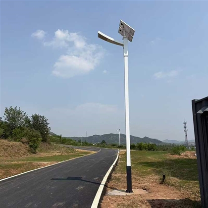 博乐路边太阳能路灯安装